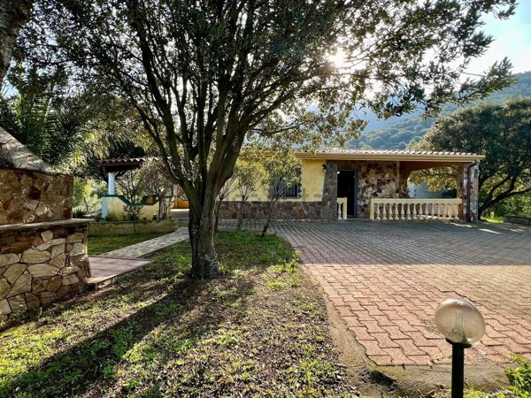 casa indipendente in vendita a Torpè