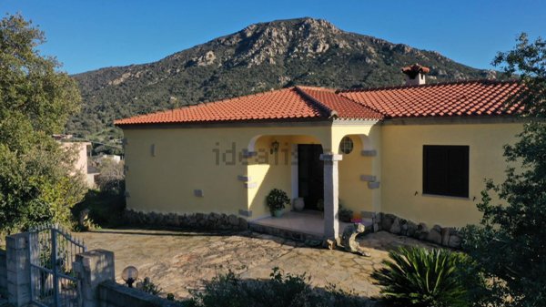 casa indipendente in vendita a Torpè in zona Su Cossu