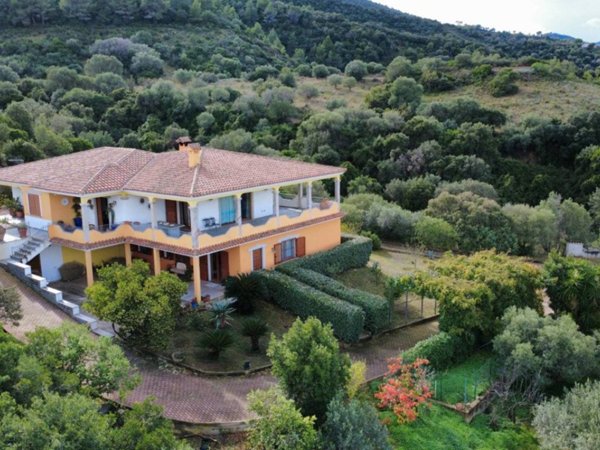 casa indipendente in vendita a Torpè