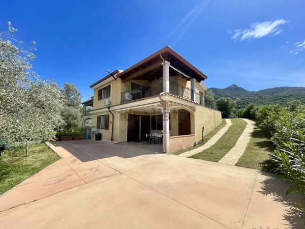 casa indipendente in vendita a Torpè