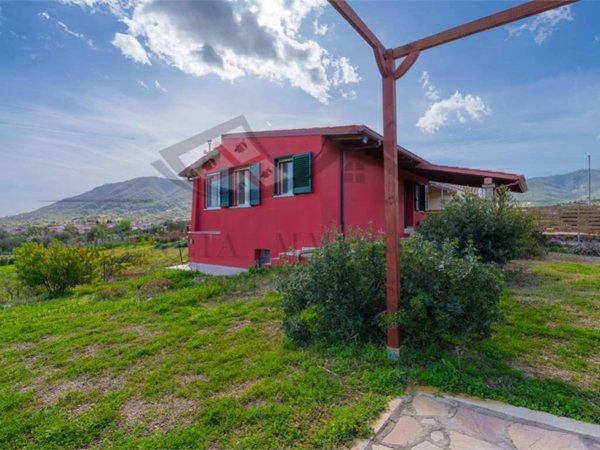 casa indipendente in vendita a Torpè