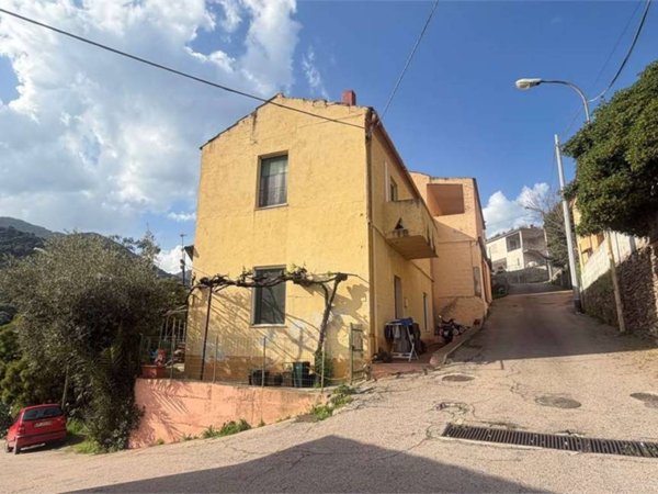 casa indipendente in vendita a Torpè in zona Talavà