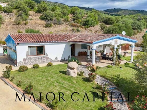 casa indipendente in vendita a Torpè