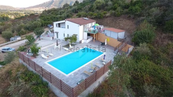 casa indipendente in vendita a Torpè