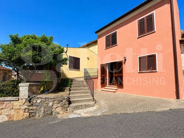 casa indipendente in vendita a Torpè in zona Su Cossu