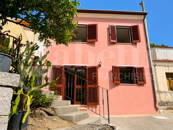 casa indipendente in vendita a Torpè in zona Su Cossu