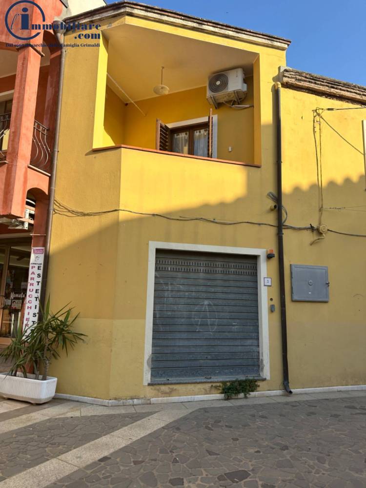negozio in vendita a Tortolì in zona Centro Storico