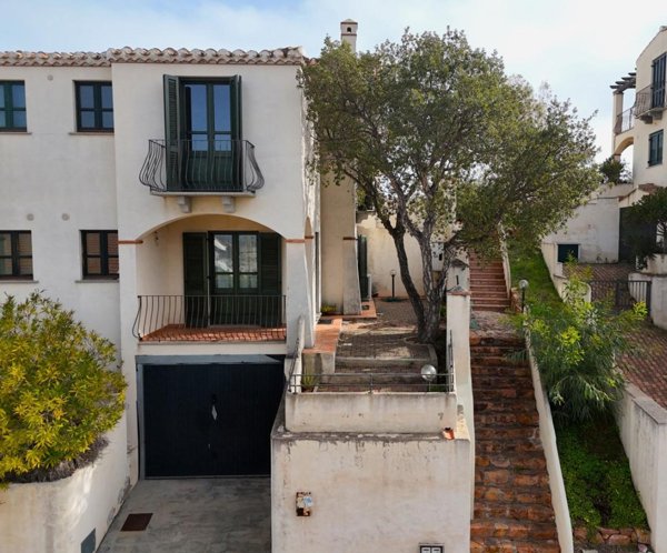 casa indipendente in vendita a Tortolì in zona Centro Storico