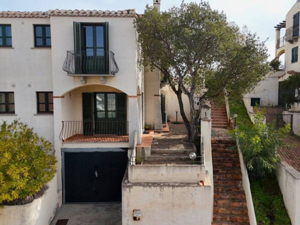 casa indipendente in vendita a Tortolì in zona Centro Storico