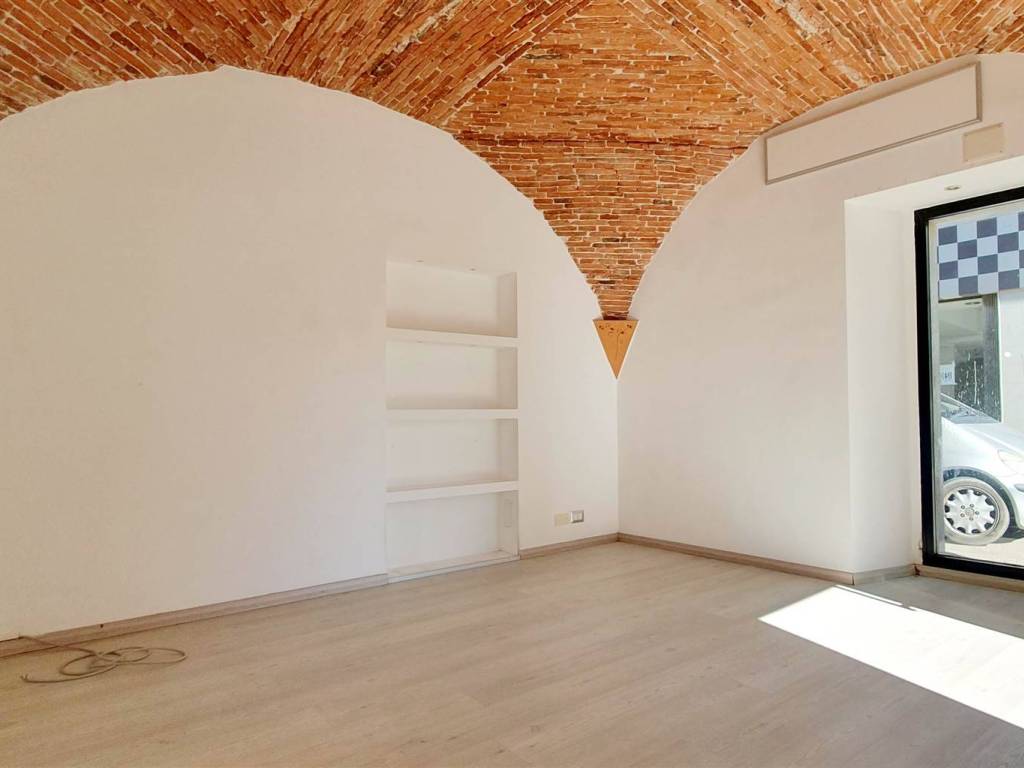 negozio in vendita a Tortolì in zona Centro Storico