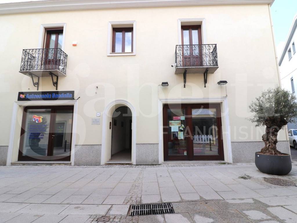 negozio in vendita a Tortolì in zona Centro Storico