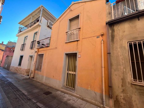 casa indipendente in vendita a Tortolì in zona Centro Storico