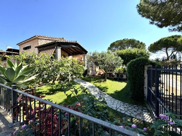 casa indipendente in vendita a Tortolì in zona Porto Frailis