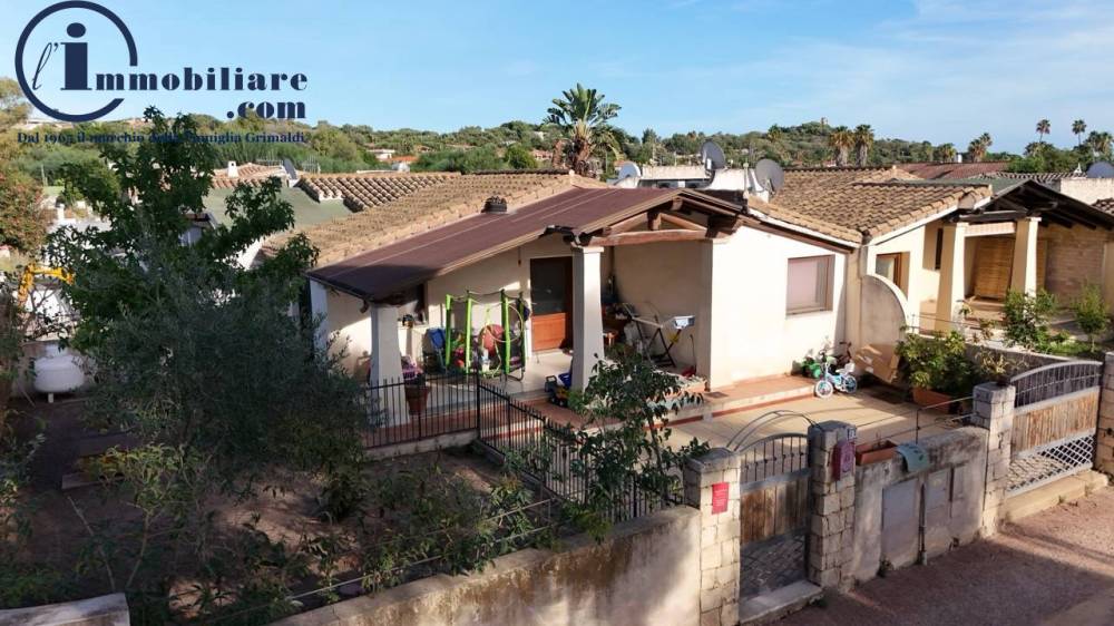 casa indipendente in vendita a Tortolì in zona Porto Frailis