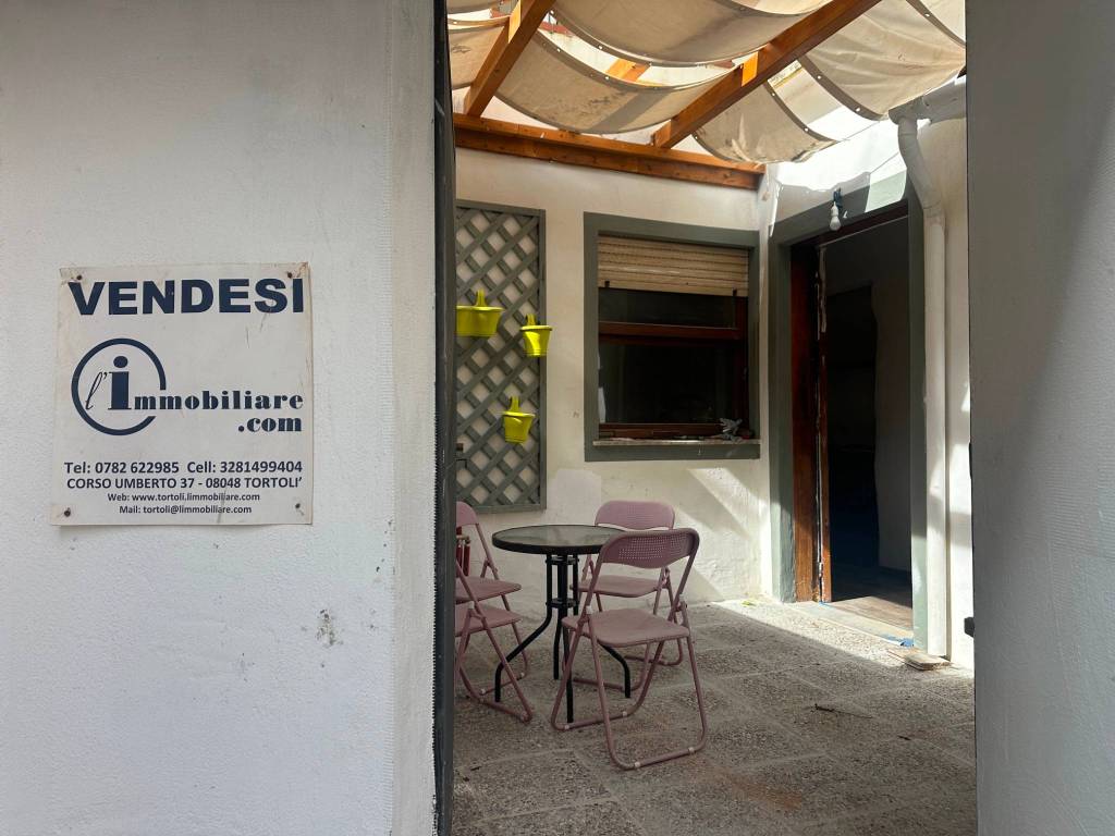 appartamento in vendita a Tortolì in zona Centro Storico