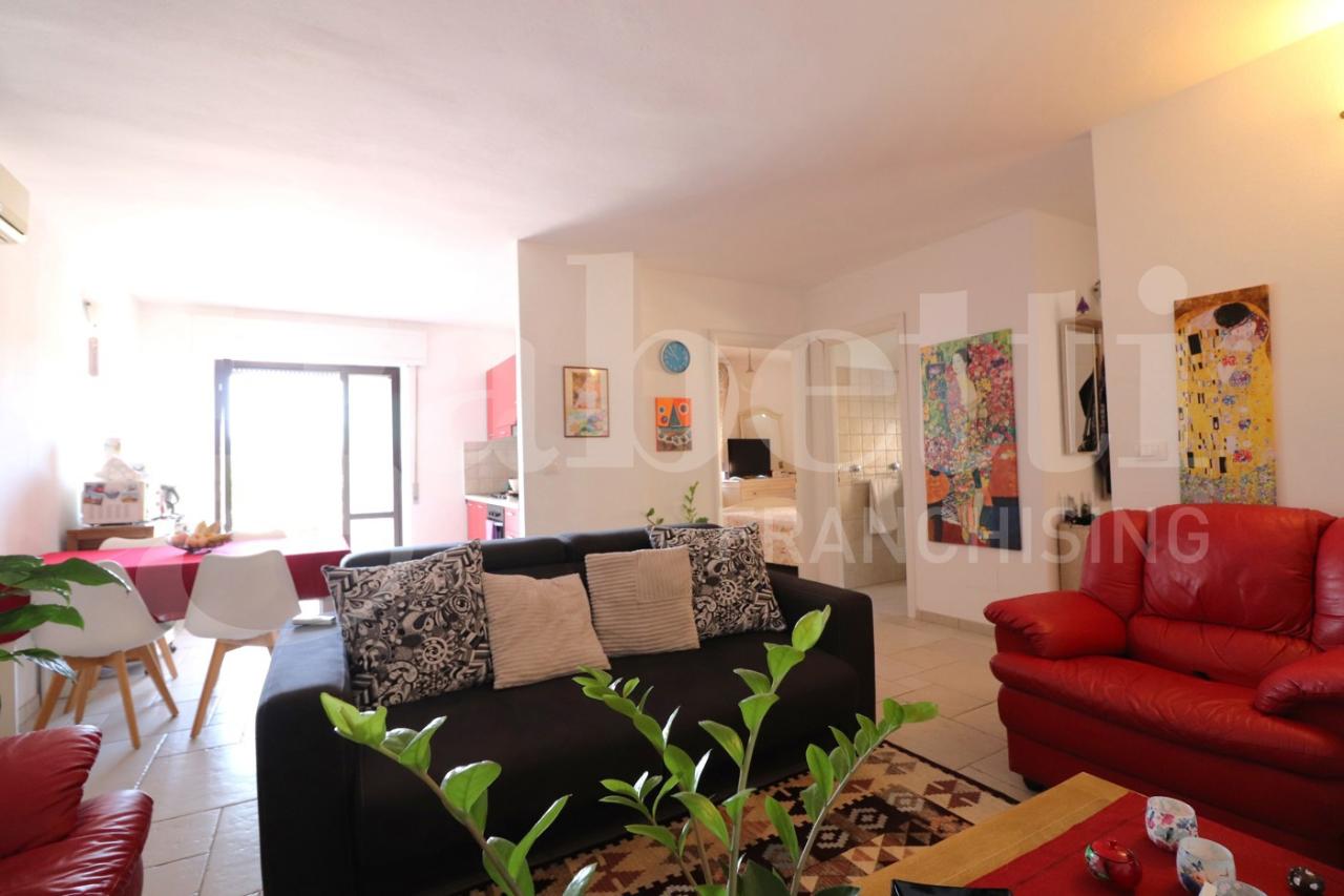 appartamento in vendita a Tortolì in zona Centro Storico