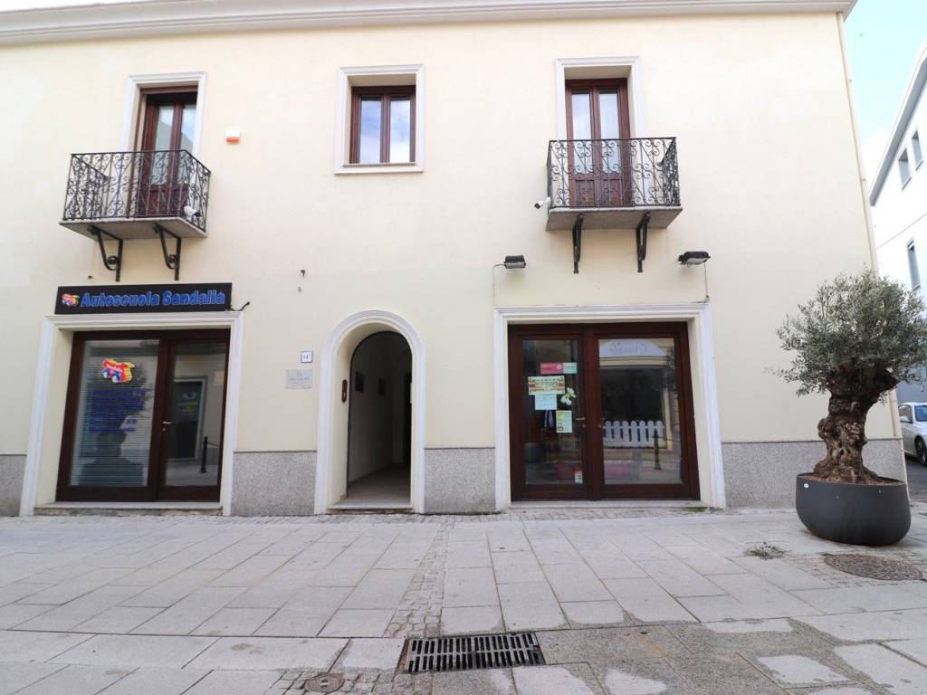negozio in vendita a Tortolì in zona Centro Storico