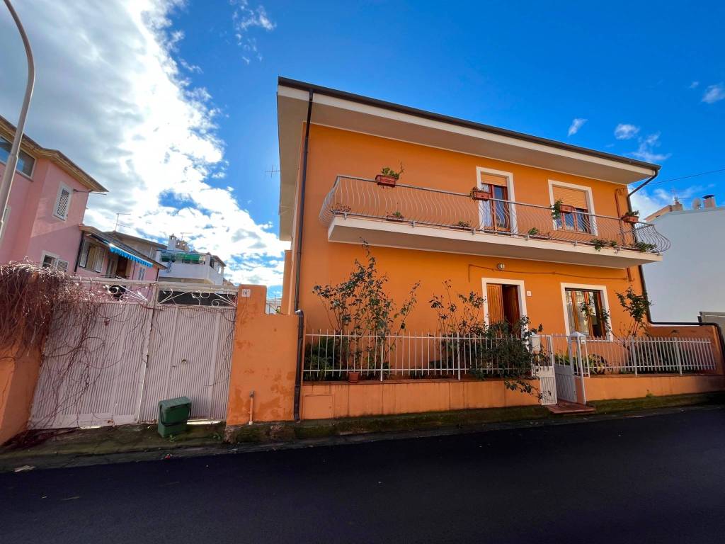 casa indipendente in vendita a Tortolì in zona Centro Storico