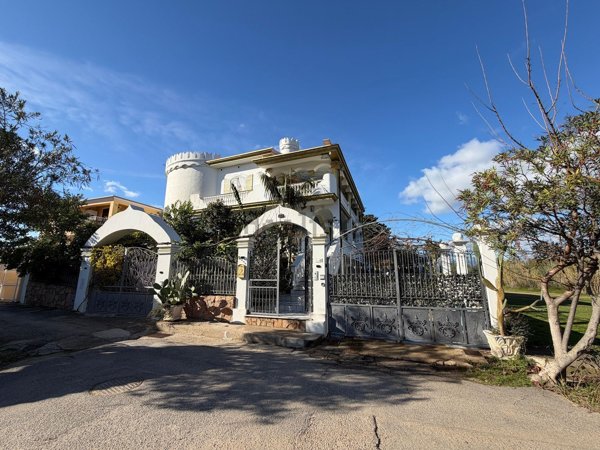 casa indipendente in vendita a Tortolì in zona Arbatax