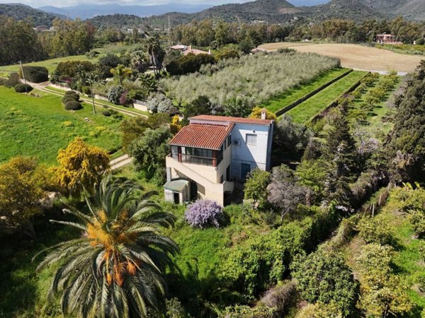 casa indipendente in vendita a Tortolì in zona Centro Storico