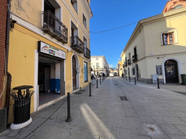 locale commerciale in vendita a Tortolì in zona Centro Storico