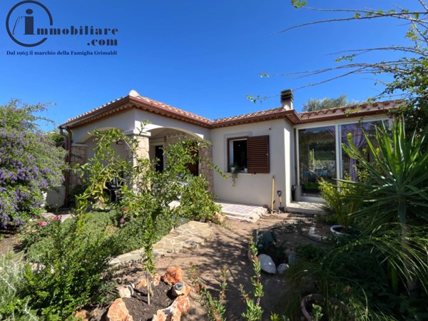 casa indipendente in vendita a Tortolì in zona Porto Frailis