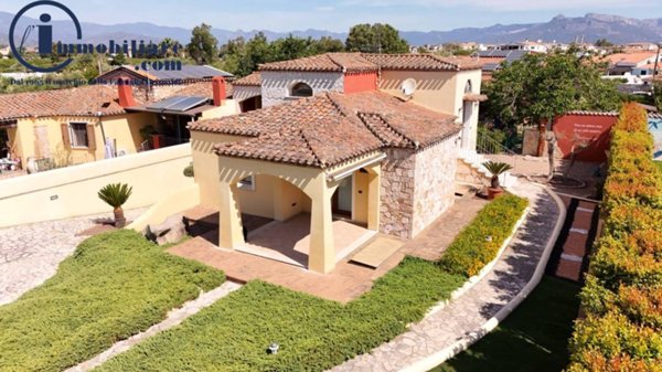 casa indipendente in vendita a Tortolì in zona Porto Frailis