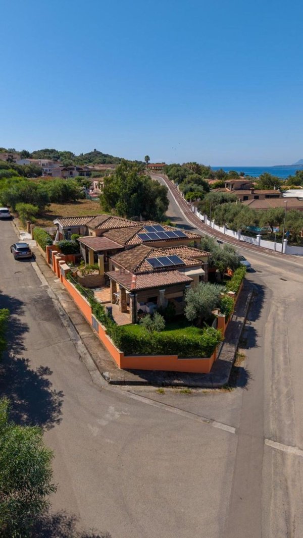 casa indipendente in vendita a Tortolì in zona Porto Frailis