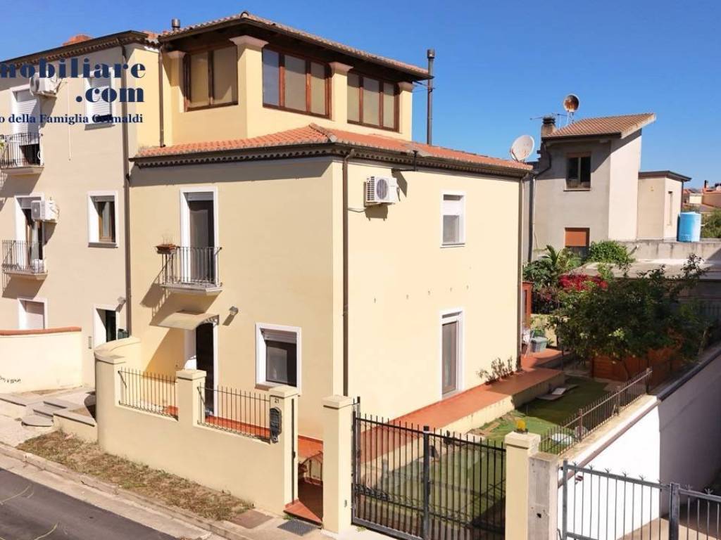 casa indipendente in vendita a Tortolì in zona Centro Storico