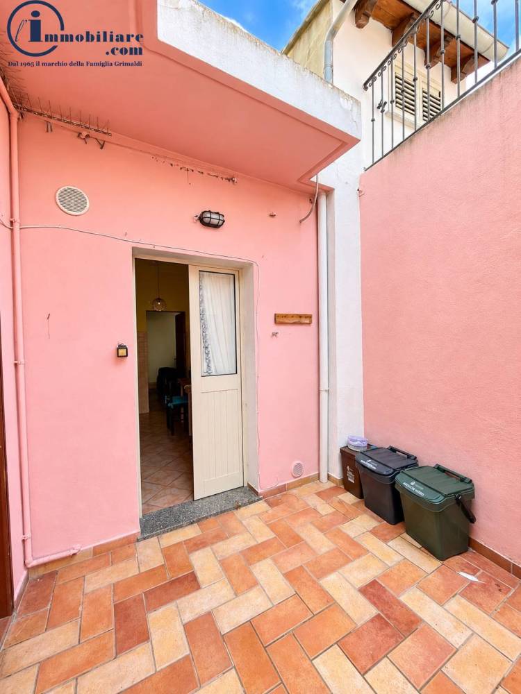 casa indipendente in vendita a Tortolì in zona Centro Storico