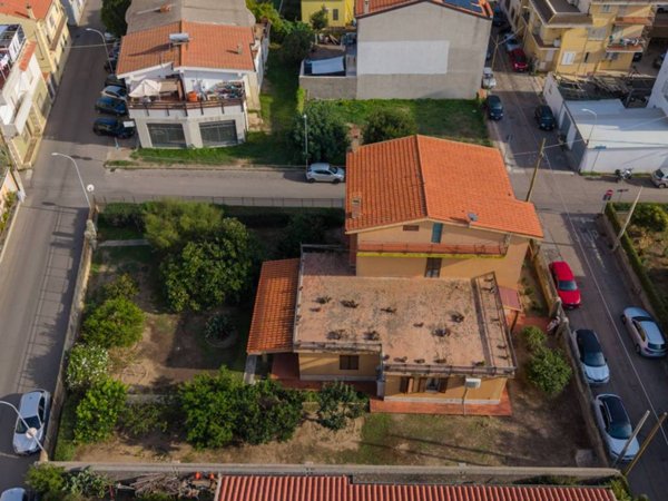 casa indipendente in vendita a Tortolì in zona Centro Storico
