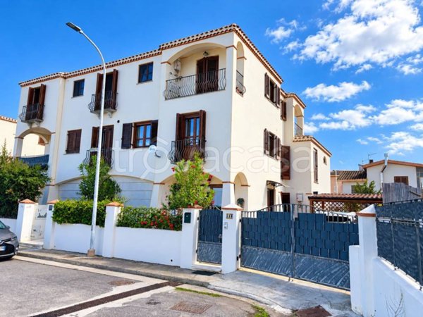 casa indipendente in vendita a Tortolì in zona Is Tanas