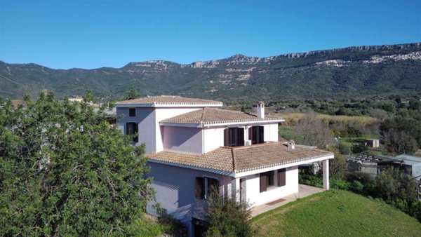 casa indipendente in vendita a Triei in zona Ardali