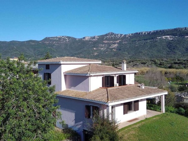 casa indipendente in vendita a Triei in zona Ardali