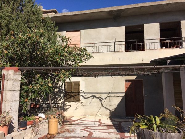 casa indipendente in vendita a Triei