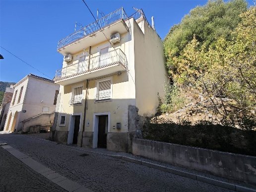 casa indipendente in vendita ad Urzulei