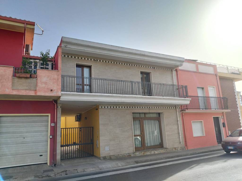 intera palazzina in vendita ad Assemini