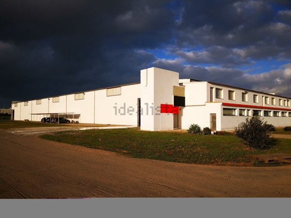 capannone in vendita ad Assemini in zona Macchiareddu