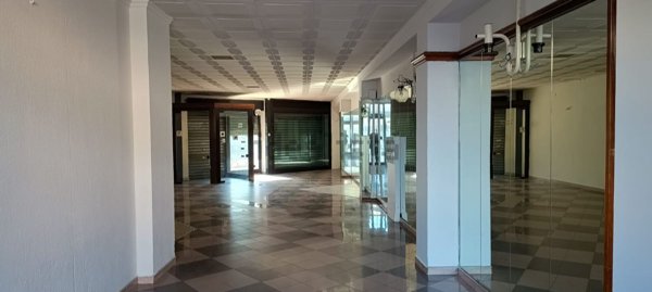 locale commerciale in vendita ad Assemini