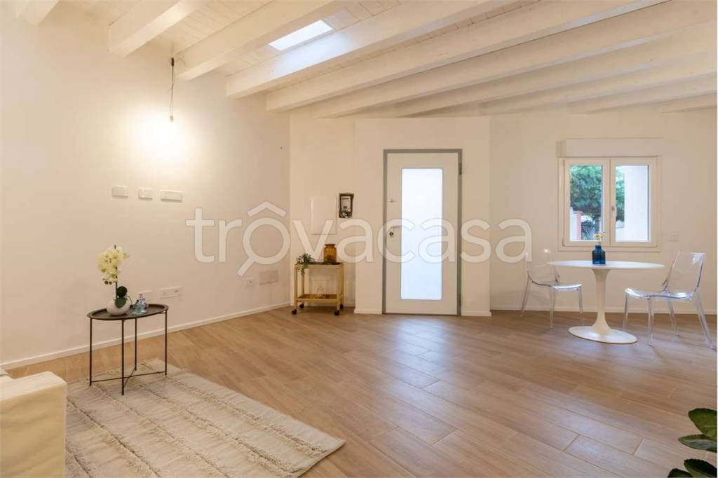 casa indipendente in vendita ad Assemini