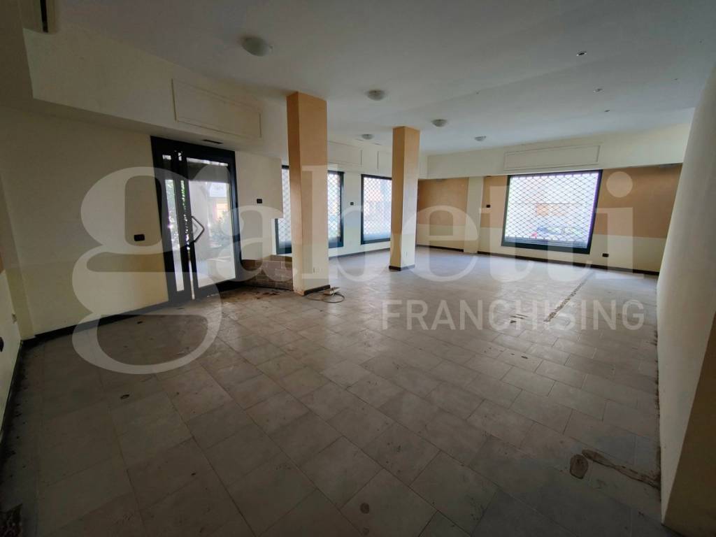 negozio in vendita ad Assemini