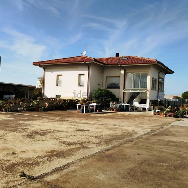 villa in vendita ad Assemini in zona Macchiareddu