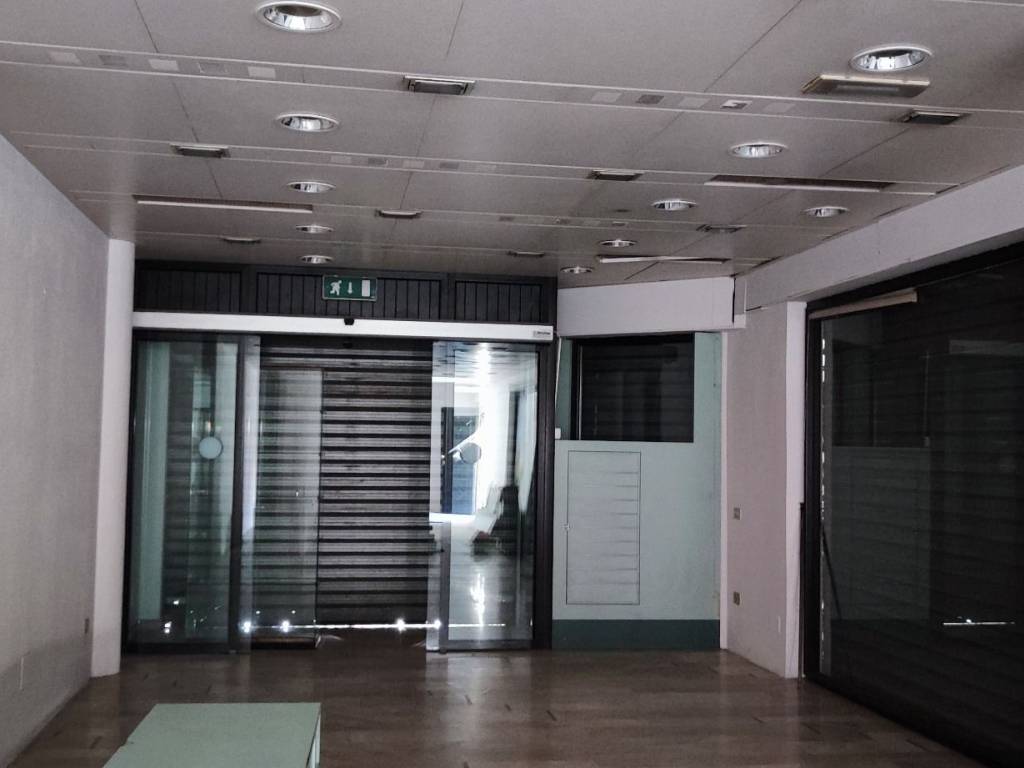 locale commerciale in vendita ad Assemini in zona Sant'Andrea