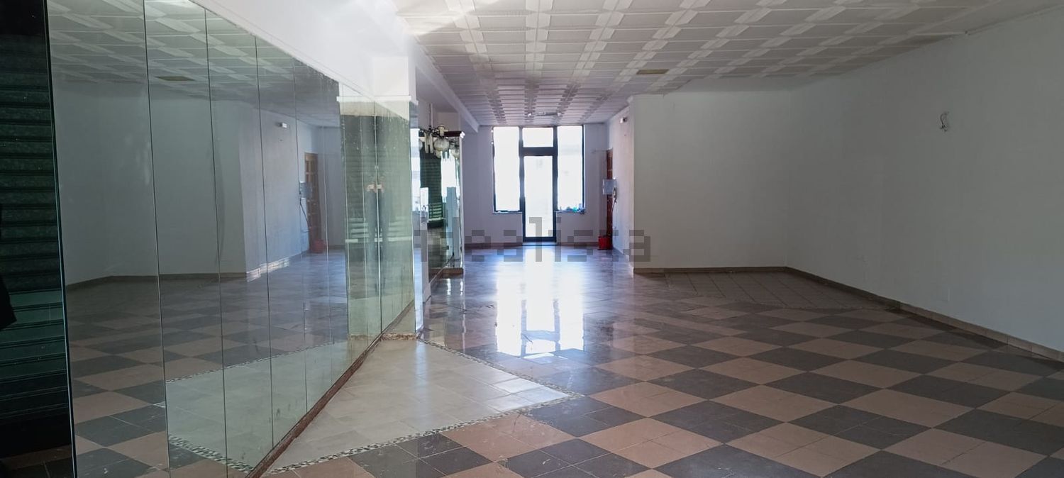 locale commerciale in vendita ad Assemini