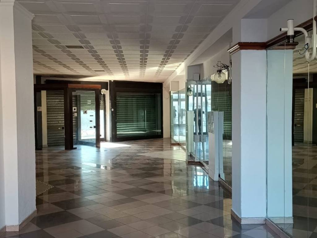negozio in vendita ad Assemini