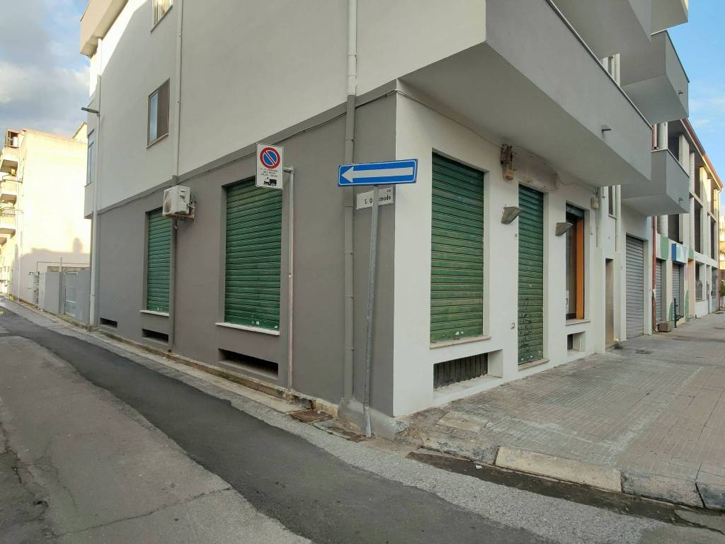 negozio in vendita ad Assemini in zona Sant'Andrea