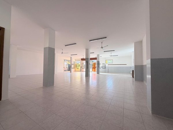 locale commerciale in vendita ad Assemini in zona Sant'Andrea