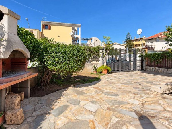 casa indipendente in vendita ad Assemini in zona Sant'Andrea