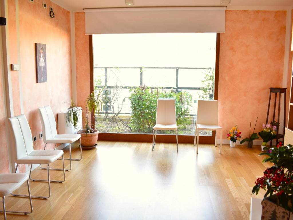 ufficio in vendita a Cagliari in zona Genneruxi