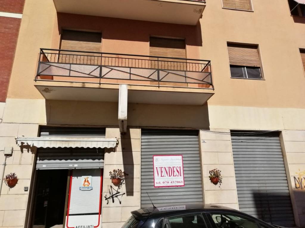locale commerciale in vendita a Cagliari in zona Genneruxi